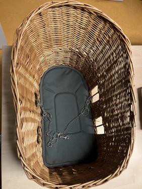 Rieten fietsmand voor hondjes