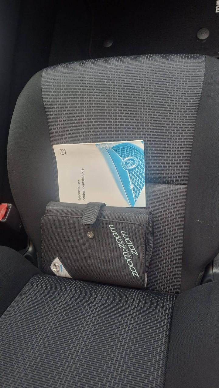 Mazda 3 1.6 Business sedan bj:2010 airco navigatie apk 2027 !!!