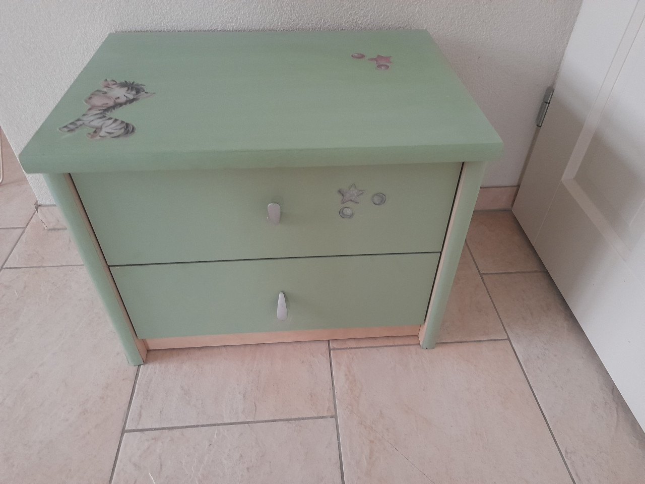 Leuk nachtkastje  55x40x 44H (in goede staat )
