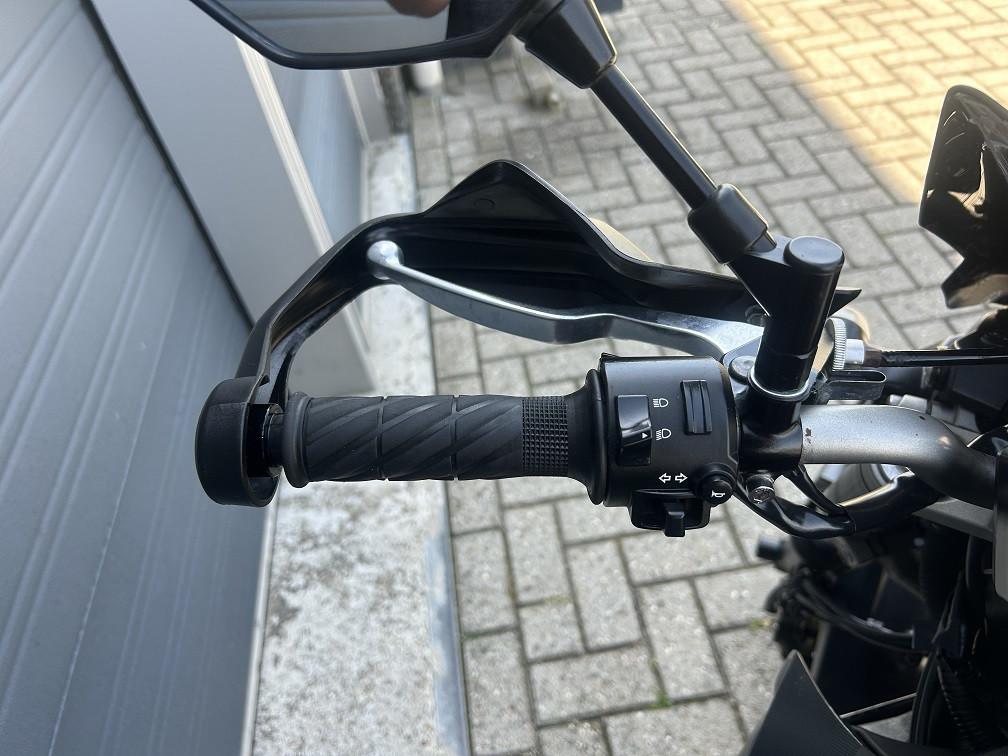 Yamaha MT07 uit nov 2015 met 43 dkm, comfortzadels, handkappen etc €4950,-