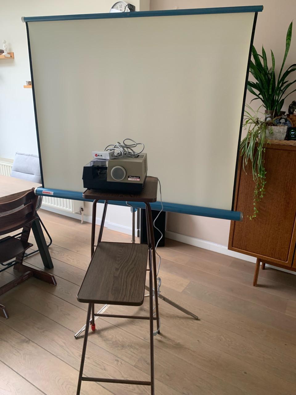 Diaprojector en toebehoren.