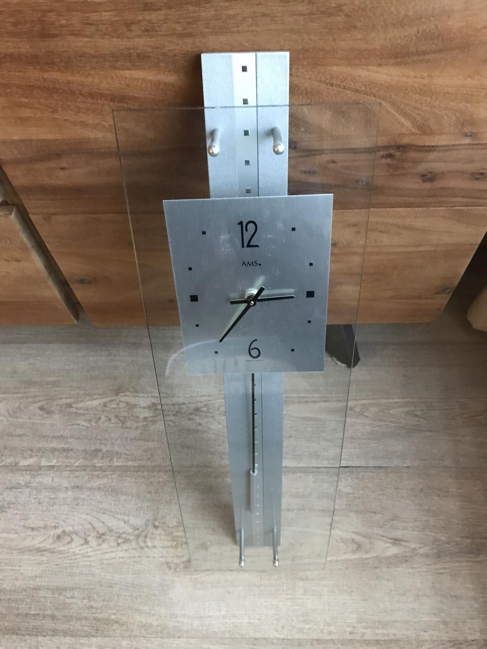 MOOIE GLAZEN KLOK MET SLINGER