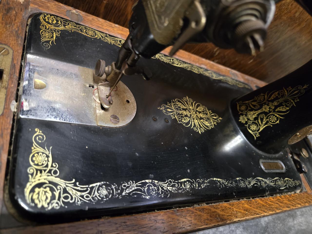 Antieke Singer 99K handnaaimachine 1920-1935,