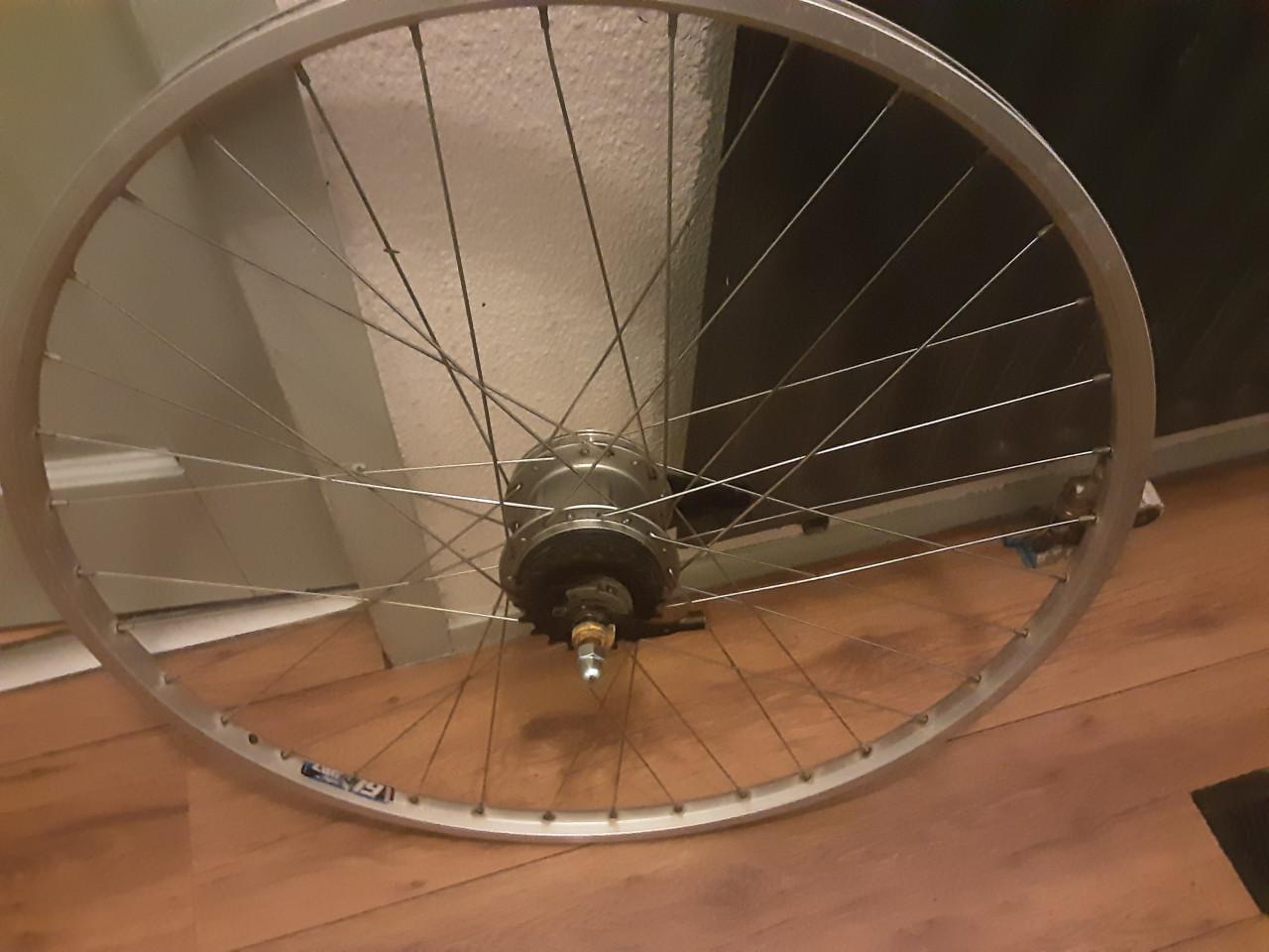 28 inch shimano nexus achterwiel, 8 speed,rollerbrake rem