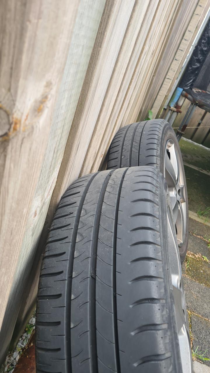 Mooie 16" Dezent velgen met zgan. Michelin banden
