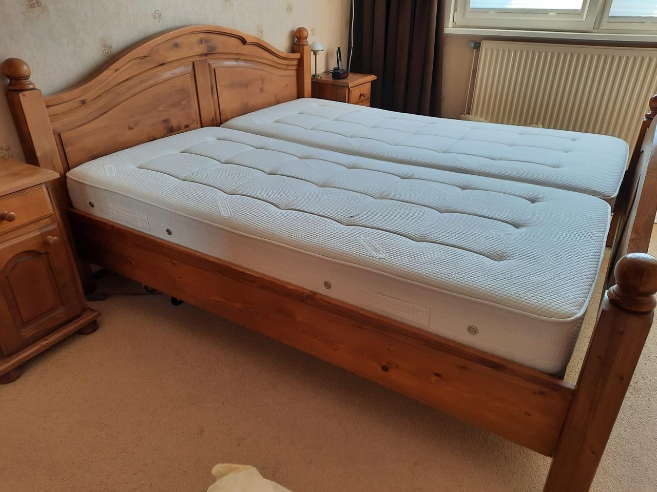 Bed ombouw en nachtkastjes