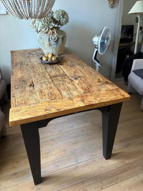 Robuuste houten eettafel 180x90x80