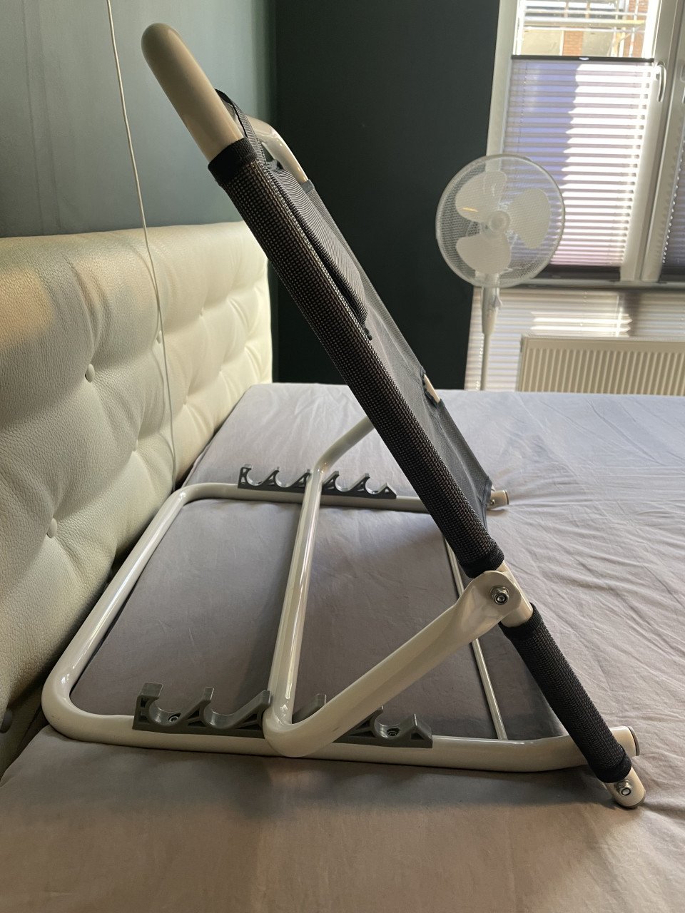 Inklapbare ruggesteun bed