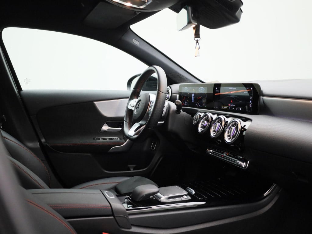 Mercedes-Benz A-Klasse 200 business solution amg | automaat | navigatie | a