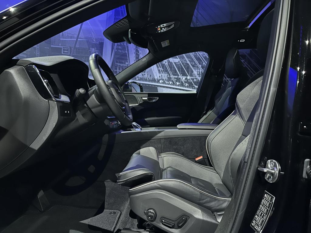 Volvo XC60 2.0 t6 plug-in hybrid awd ultra black edition *luchtvering*trekh