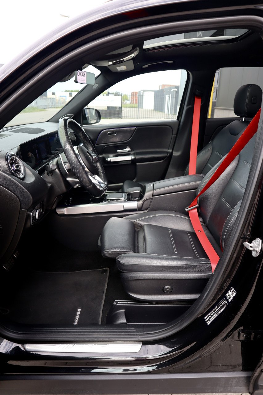 Mercedes-Benz GLB AMG 35 4MATIC Speedshift 2021| 306 PK | Full option |