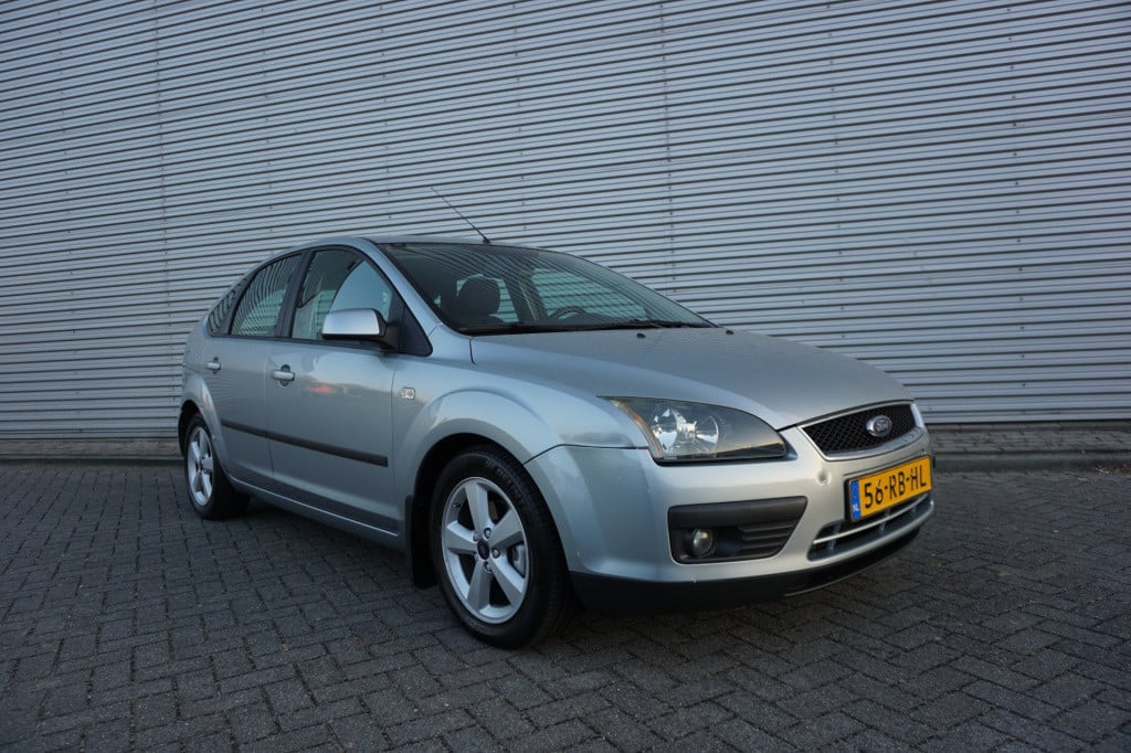 Ford Focus 1.6-16v first edition airco / elektr. ramen / lm velgen / trekha