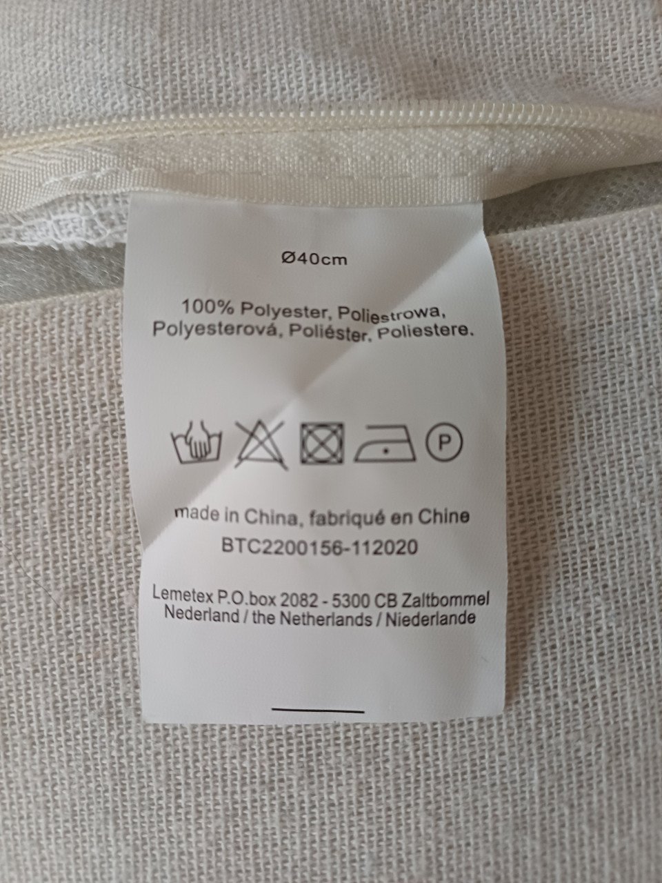 NIEUW: 2 verschillende KUSSENS, rond + 40 cm doorsnede