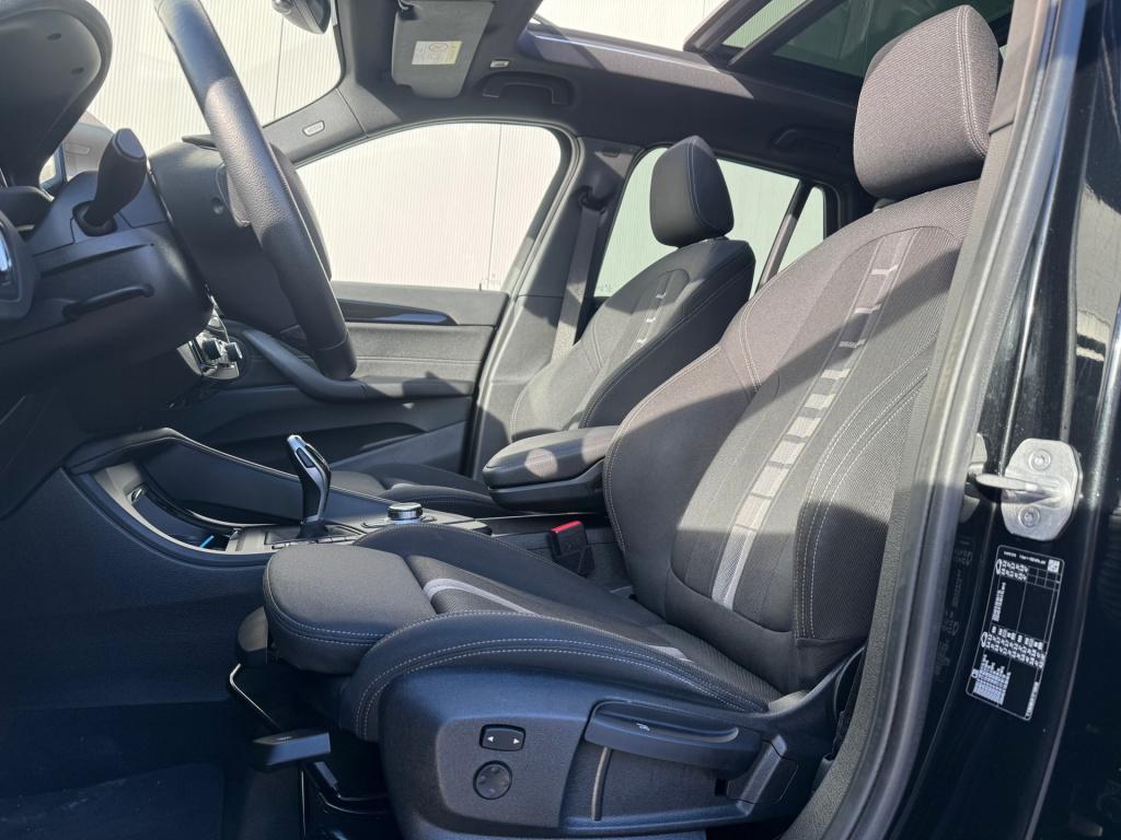 BMW X1 sdrive18i executive * panoramadak * head-up display * stoelverwarmin