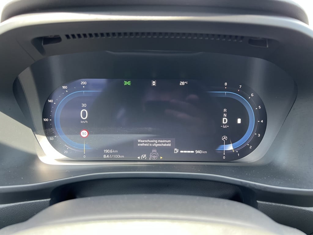 Volvo XC40 b4 197pk plus dark| adap.cruise| trekhaak|camera| googlemaps| el