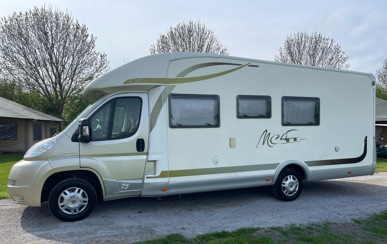 Comfortabel reizen in stijl – ontdek de McLouis MC4-75, 2012, lengtebedden