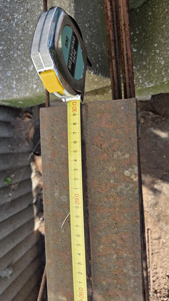 Ijzeren balk, 3 meter lang, 11x12 cm