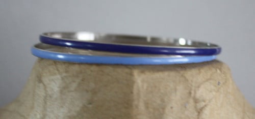Set van 2 metale  blauwe armbanden