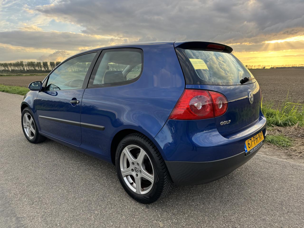 Volkswagen Golf 5 1.4 Trendline benzine met een vol jaar APK!