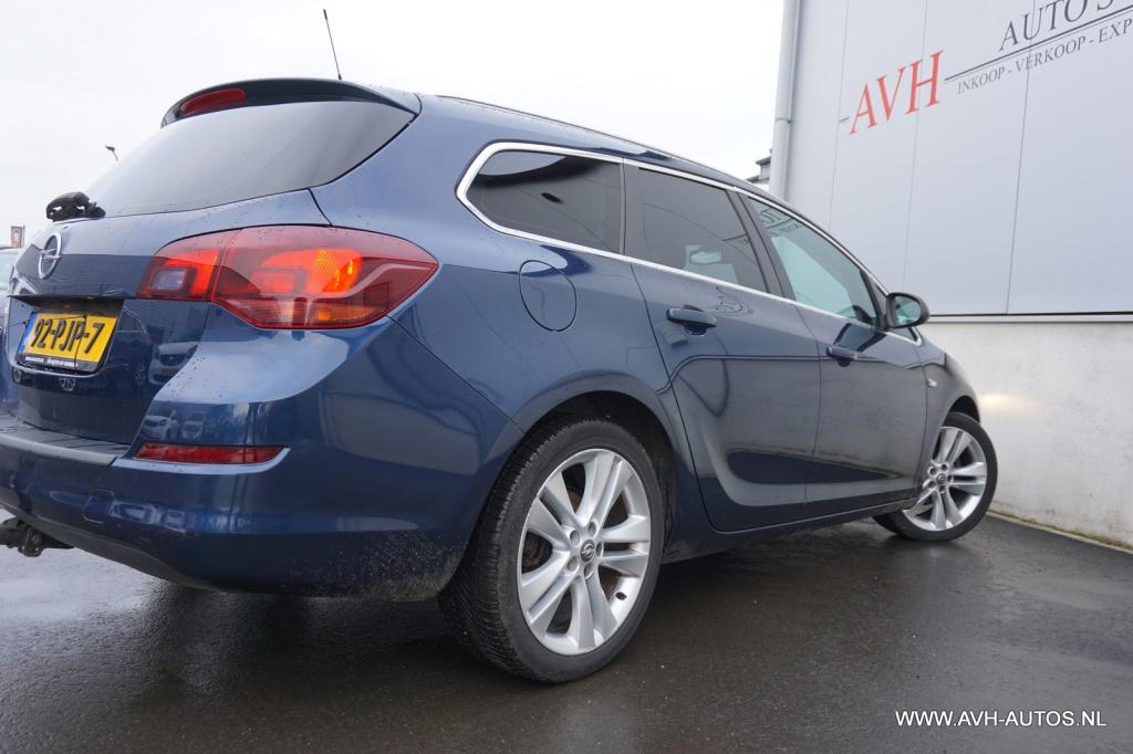 Opel Astra sports tourer 1.4 turbo sport