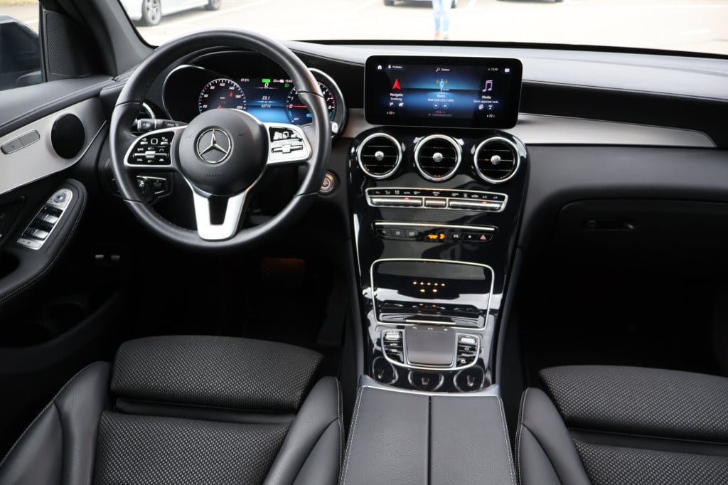 Mercedes-Benz Glc 300e 4matic business solution luxury l mbux l panoramadak