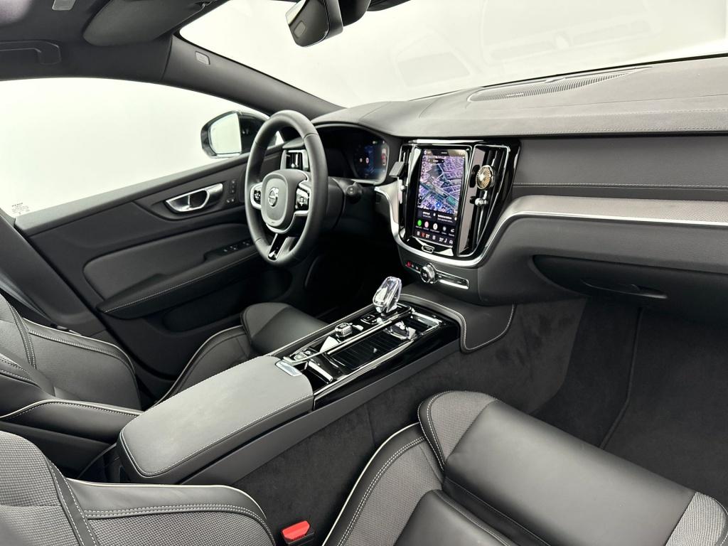 Volvo V60 t8 455pk recharge ultra dark| panodak| 360camera| stylingpack| a