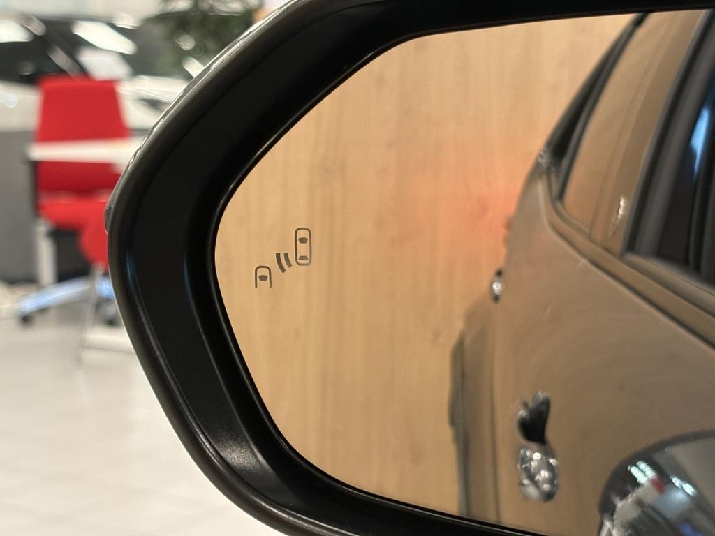 Toyota Yaris Cross 1.5 hybrid dynamic | stoel en stuurverwarming | bsm | te