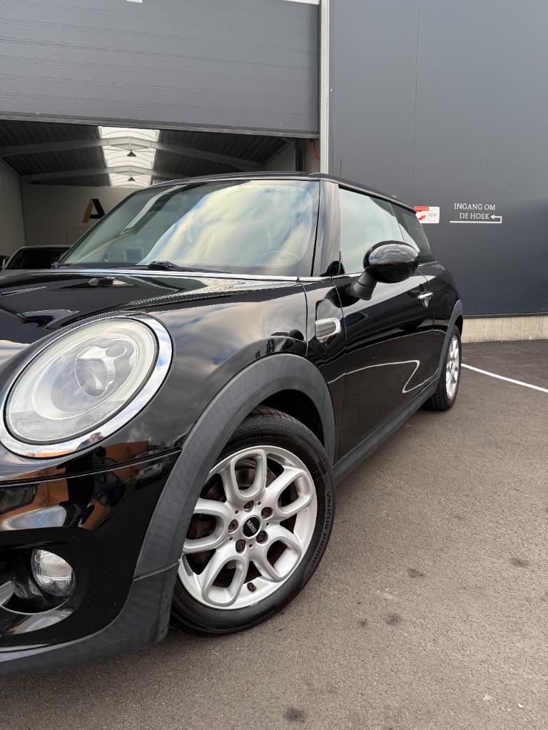 Mini Cooper 1.5 - business