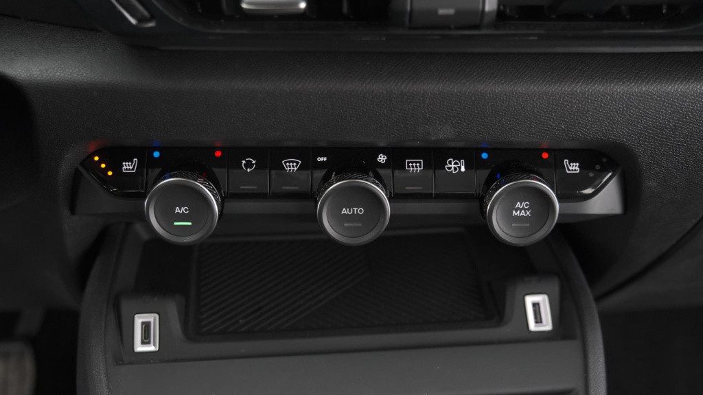 Citroen C4 X puretech 130 eat8 plus | camera | stoelverwarming | apple carp