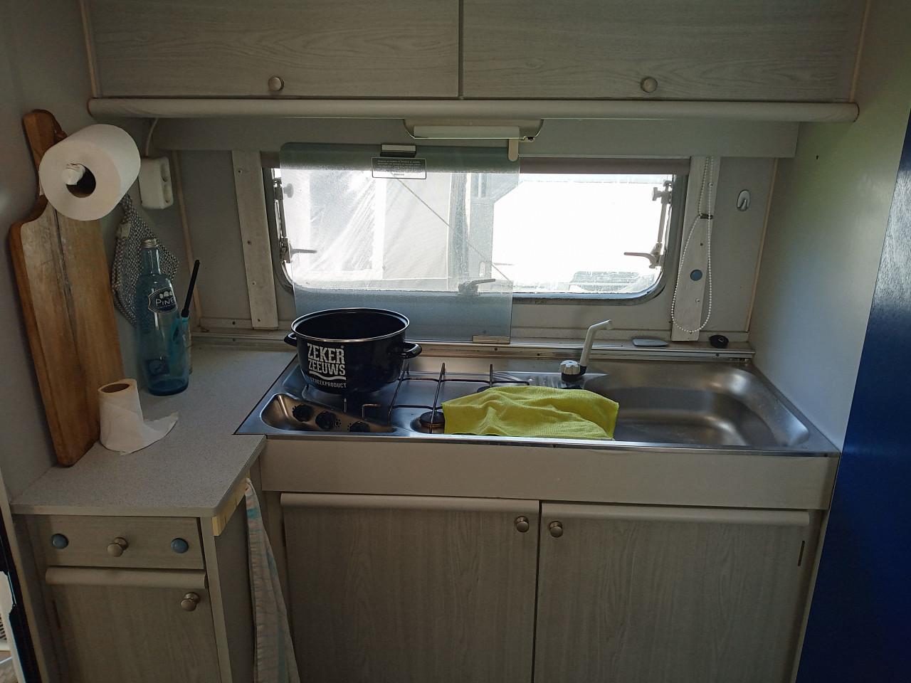 Caravan Delta 390 met voortent