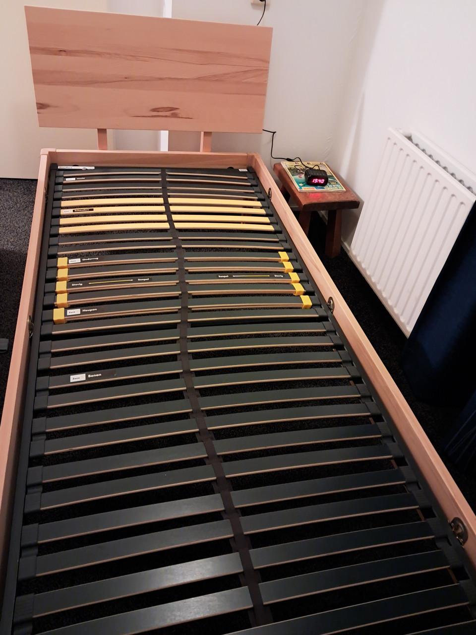 Massief houten bed inclusief lattenbodem