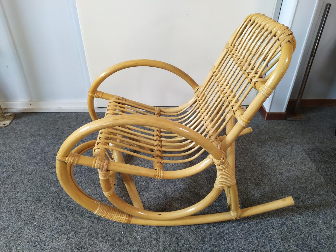Vintage, rotan kinderschommelstoeltje