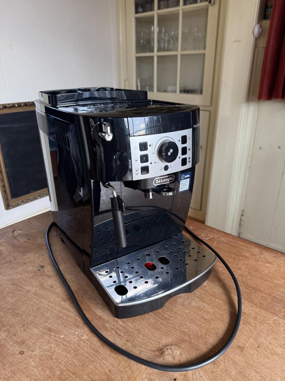 DeLonghi ECAM20110B Koffiezetapparaat - Zo goed als nieuw!