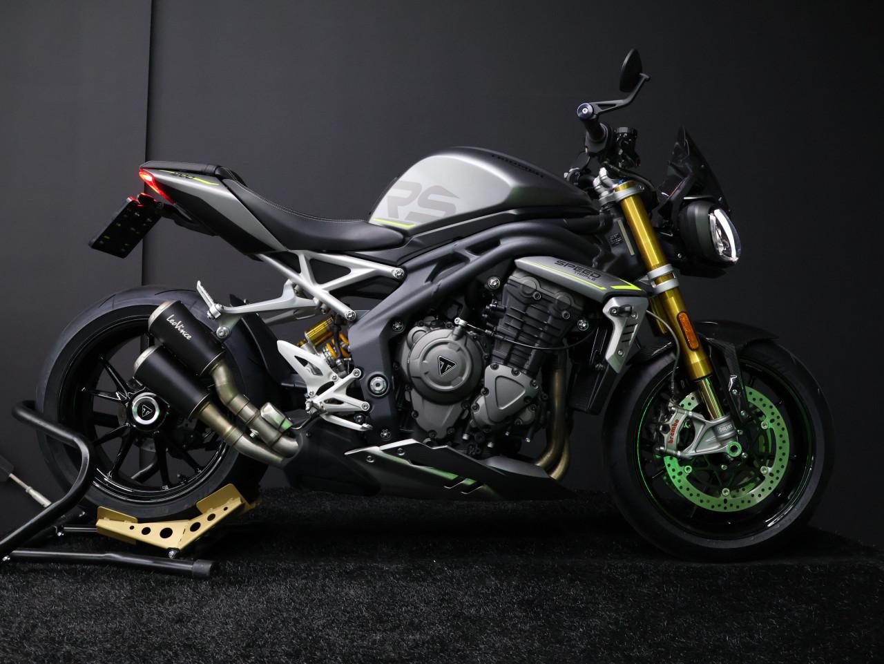 SPEED TRIPLE RS | Silver Ice