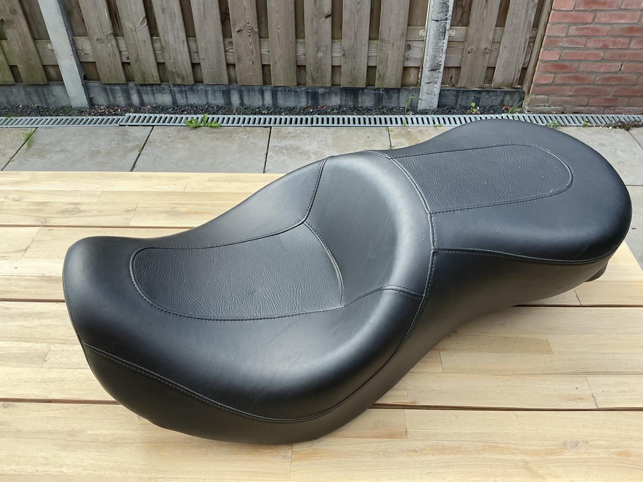 Harley Davidson Fatbob (2008) duo-zit en sissi bar
