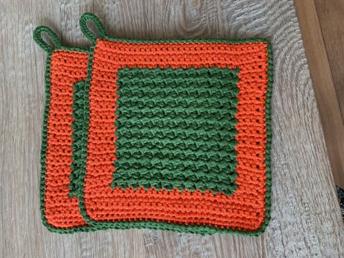 Nieuwe gehaakte pannenlappen.