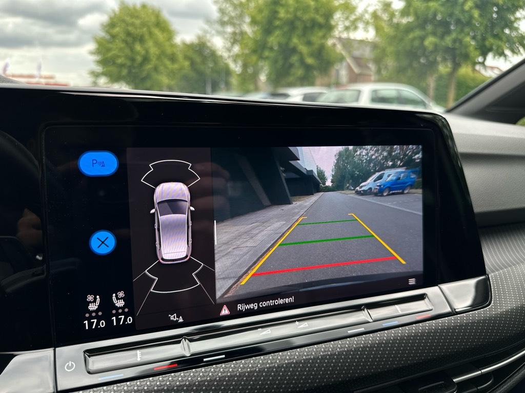 Volkswagen Golf 2.0 tsi r 4motion // panoramadak // akrapovic