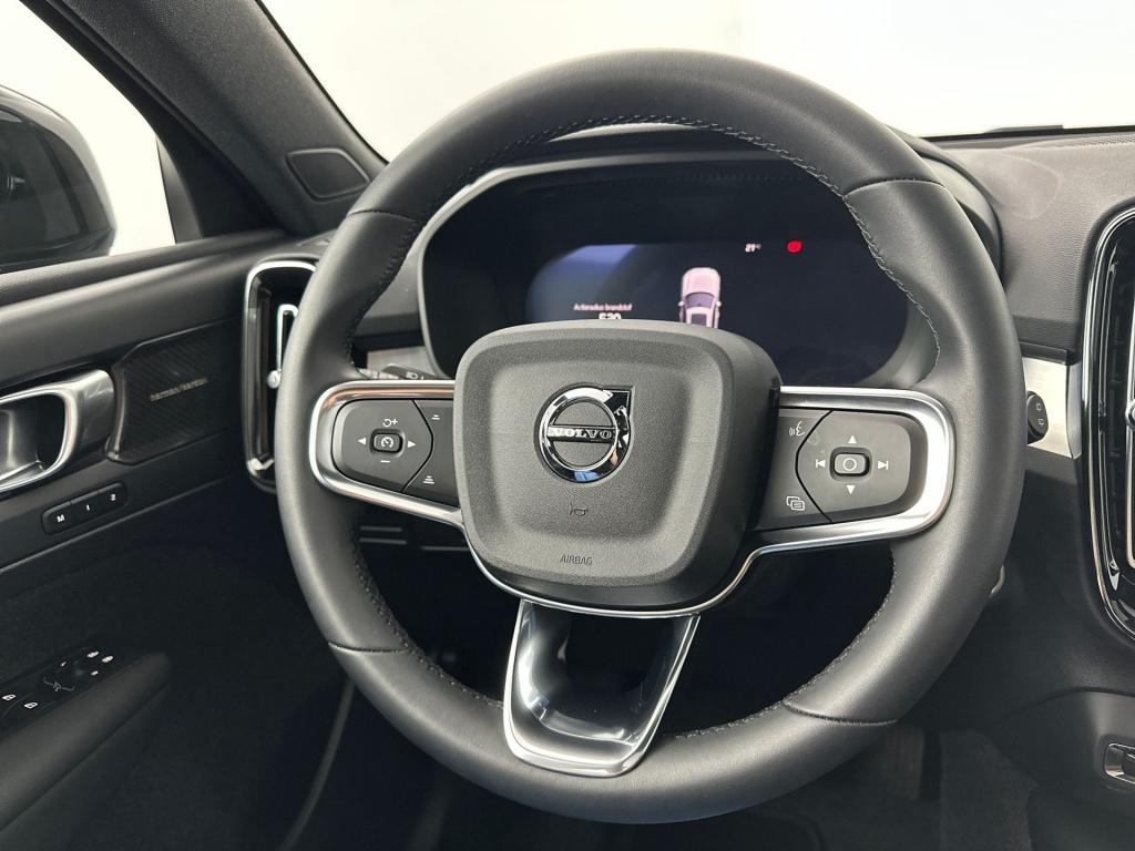 Volvo XC40 b4 197pk plus dark| camera| trekhaak| adap.cruise| h&k audio| pa