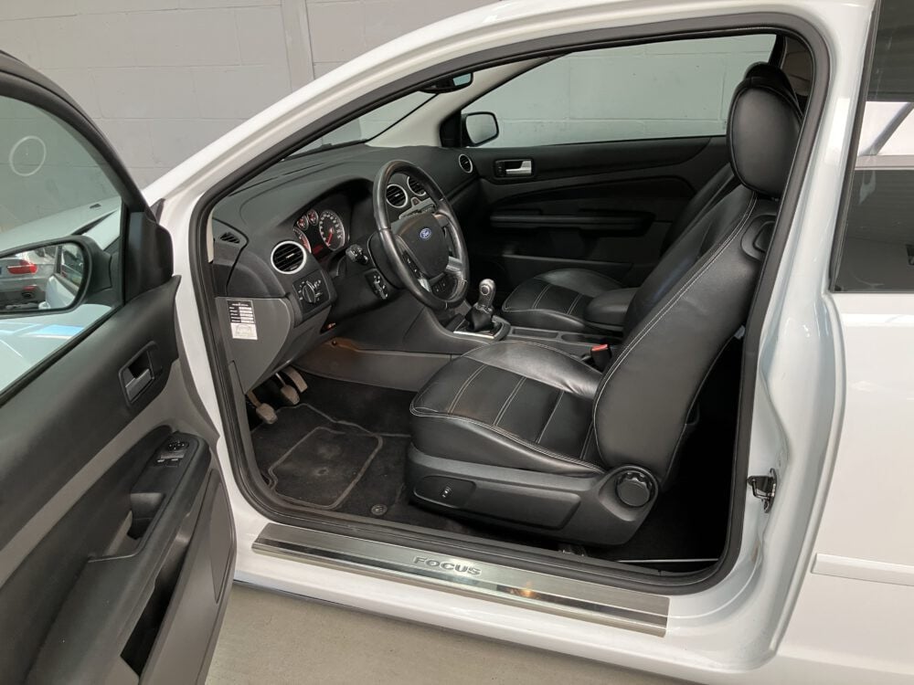 Ford Focus 2.0-16V Futura