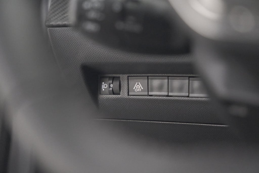 Peugeot 208 puretech 100 allure | camera | navigatie | parkeersensoren | ap