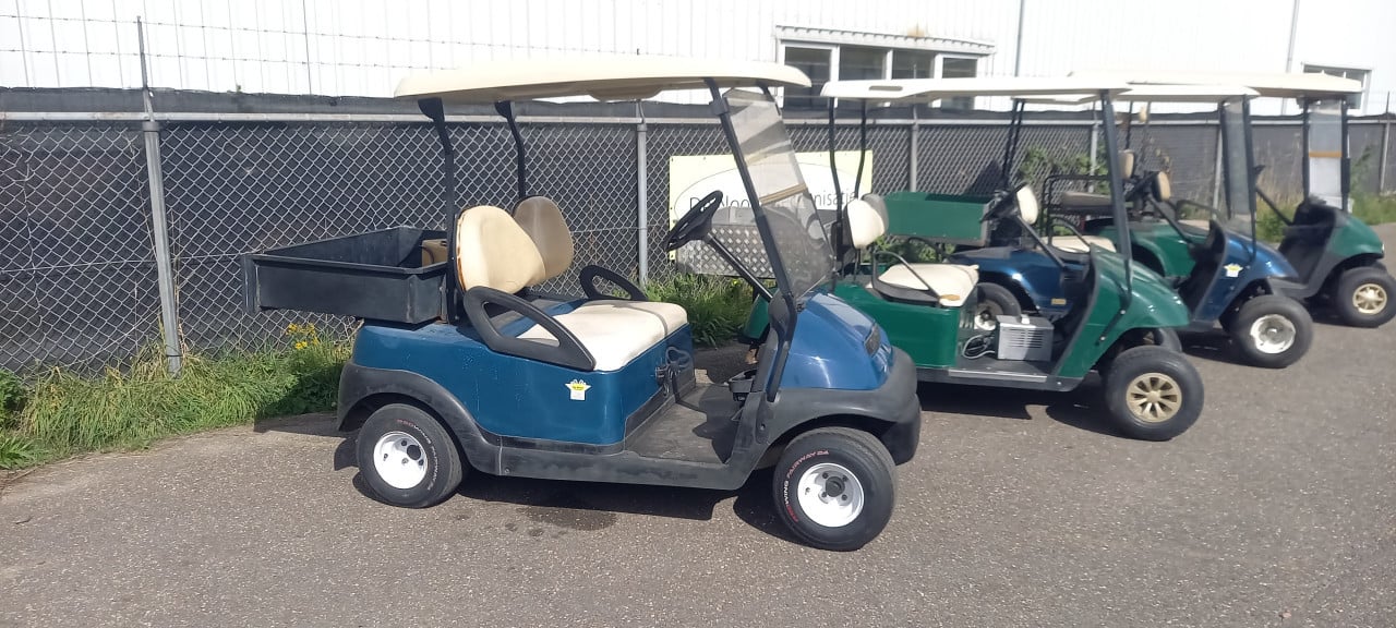4 x Golfkar met laadbak.