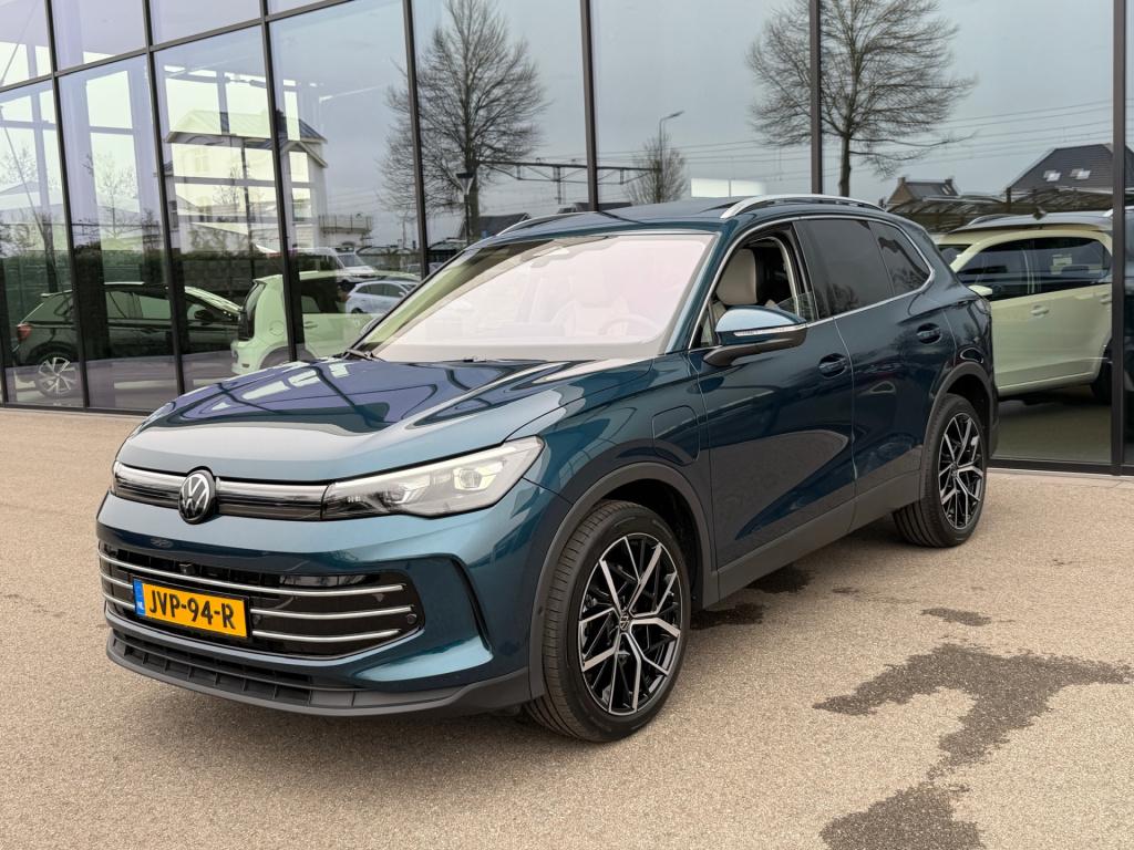 Volkswagen Tiguan 1.5 ehybrid elegance | full option | leder | panormadak |