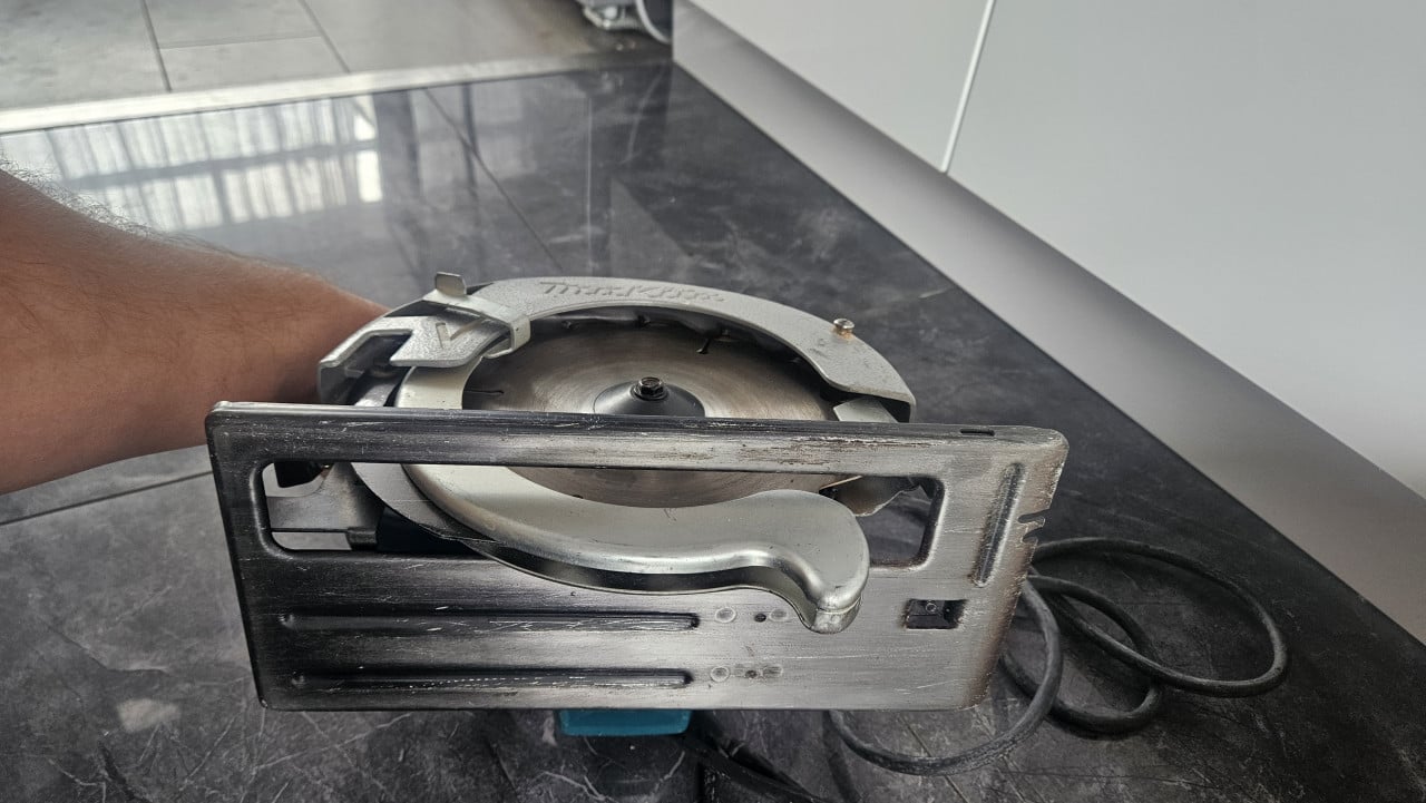 Makita Cirkelzaag SR1800 – 1200W met zaagbladen en originele doos