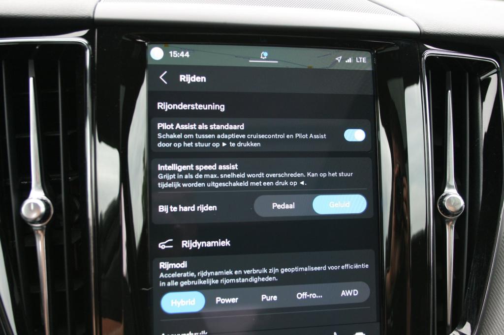 Volvo XC60 2.0 t6 plug-in hybrid awd plus black edition
