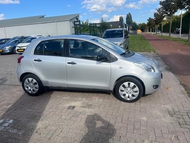 Toyota Yaris 1.0 vvti cool