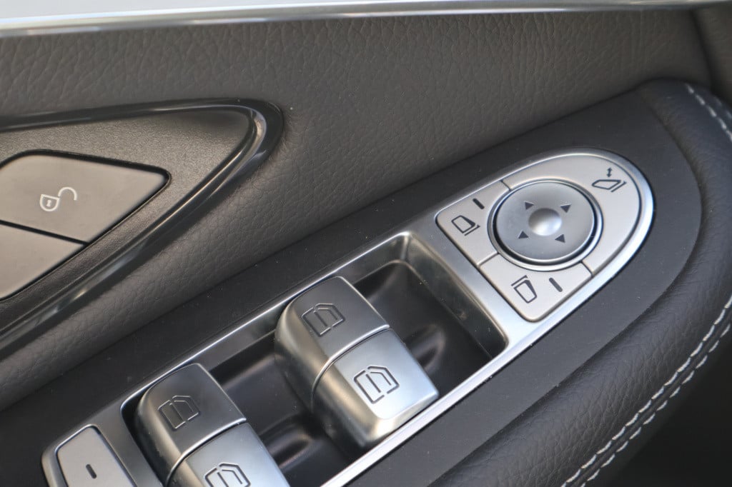 Mercedes-Benz Glc 300e 4matic business solution luxury l mbux l panoramadak