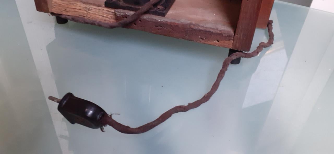 Antieke radio luispspreker  active uit jaren 50