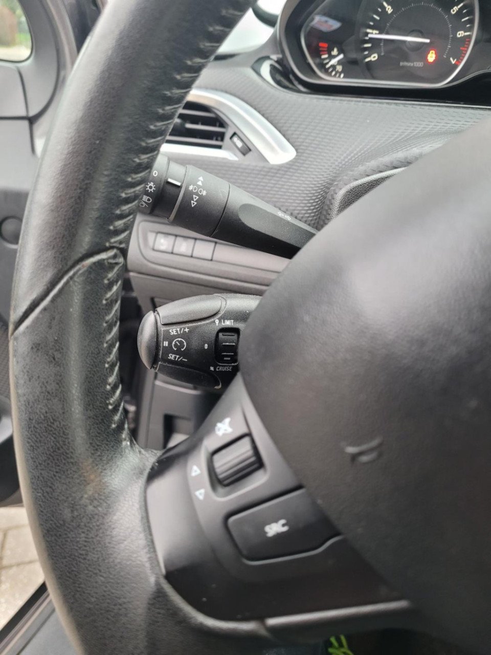 Peugeot 2008 1.2 puretech urban cross