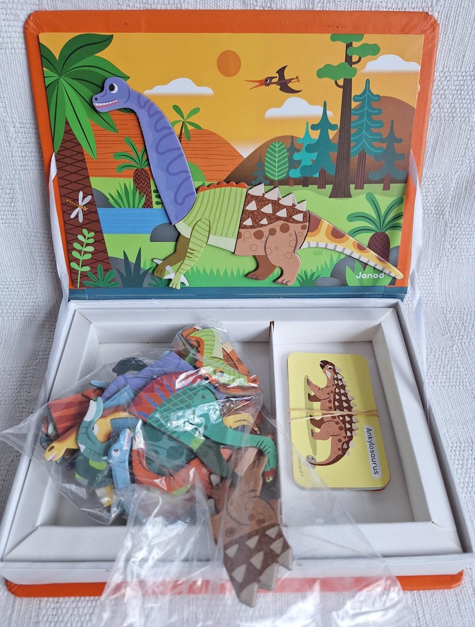 Janod Magneti' book Dinosaurussen (nieuw € 18,00)