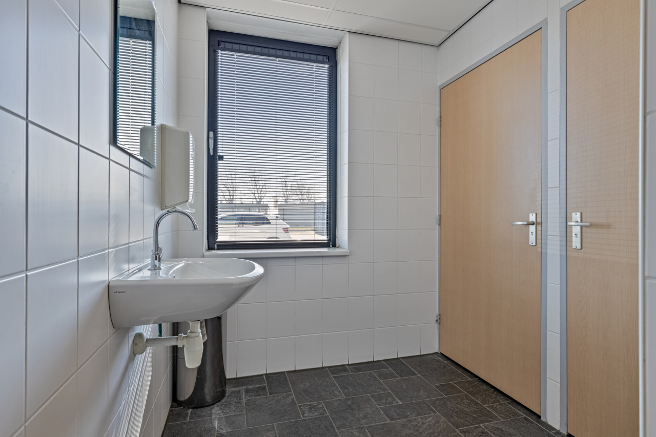 Diverse kantoorruimtes in het havengebied van Vlissingen-Oost